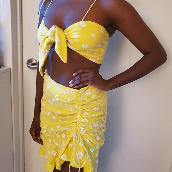 Daisy Print 2 Piece Set NWOT Forever21 - Picture 2 of 11